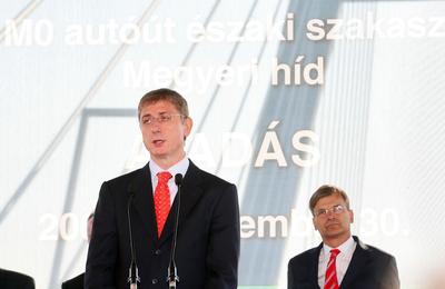 Átadták a Megyeri hidat-stock-foto