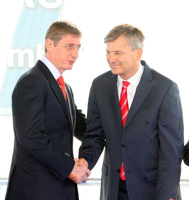 Átadták a Megyeri hidat-stock-foto