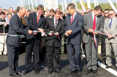 Átadták a Megyeri hidat-stock-foto