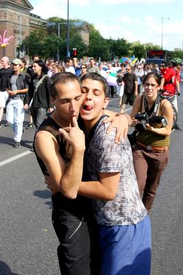 Megdobálták és szidalmazták a melegeket-stock-foto