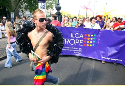 Megdobálták és szidalmazták a melegeket-stock-foto