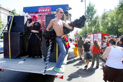 Megdobálták és szidalmazták a melegeket-stock-foto