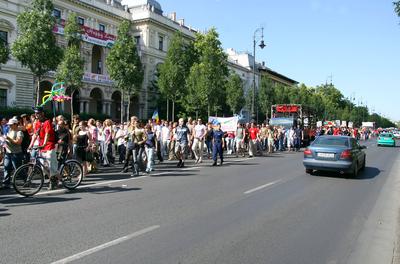 Megdobálták és szidalmazták a melegeket-stock-foto