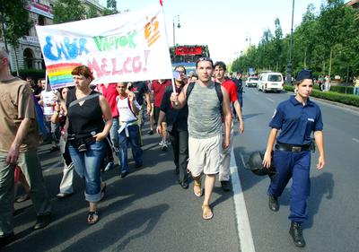 Megdobálták és szidalmazták a melegeket-stock-foto