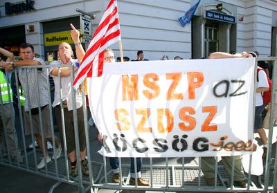 Megdobálták és szidalmazták a melegeket-stock-foto