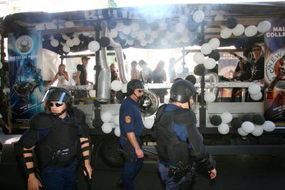 Megdobálták és szidalmazták a melegeket-stock-foto