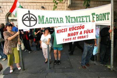 Megdobálták és szidalmazták a melegeket-stock-foto