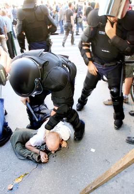 Megdobálták és szidalmazták a melegeket-stock-foto