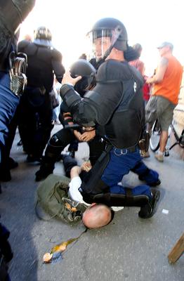 Megdobálták és szidalmazták a melegeket-stock-foto