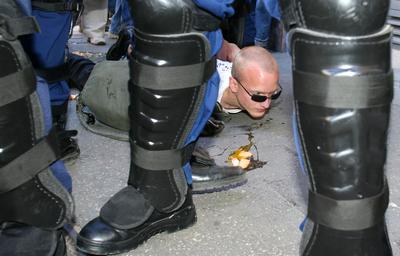 Megdobálták és szidalmazták a melegeket-stock-foto