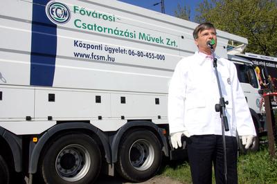 Demszky a csőben-stock-foto