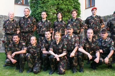 Egy színdarab kedvéért három napra katonának álltak a Vígszínház művészei-stock-foto