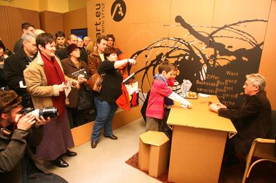 Hosszú idő után jelent meg újra a rajongók előtt Cseh Tamás-stock-foto