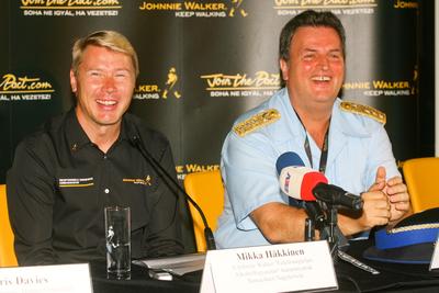 Mika Hakkinen Budapesten kampányol-stock-photo