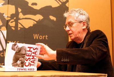 Hosszú idő után jelent meg újra a rajongók előtt Cseh Tamás-stock-foto