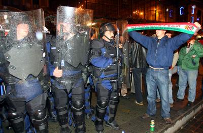 Molotovval ünnepelt a Magyar Önvédelmi Mozgalom-stock-foto