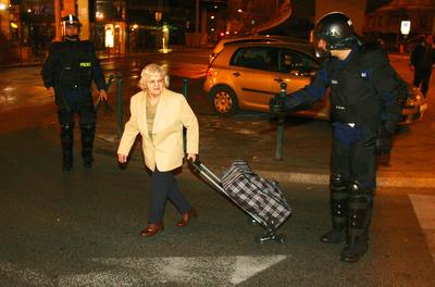 Molotovval ünnepelt a Magyar Önvédelmi Mozgalom-stock-foto