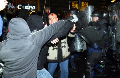 Molotovval ünnepelt a Magyar Önvédelmi Mozgalom-stock-foto