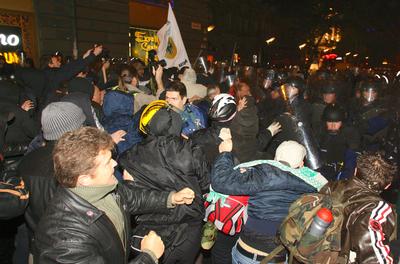 Molotovval ünnepelt a Magyar Önvédelmi Mozgalom-stock-foto