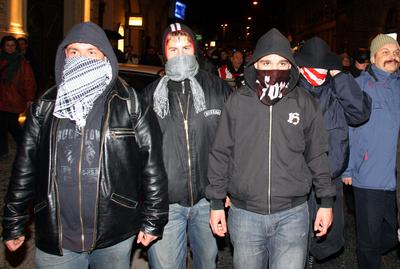 Molotovval ünnepelt a Magyar Önvédelmi Mozgalom-stock-foto