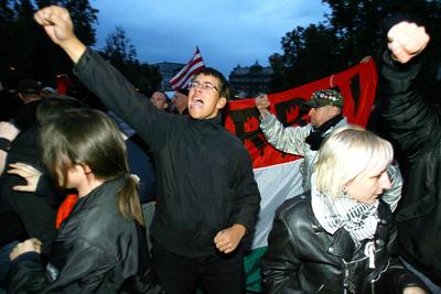 Molotovval ünnepelt a Magyar Önvédelmi Mozgalom-stock-foto