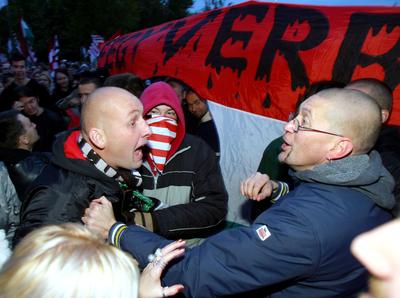 Molotovval ünnepelt a Magyar Önvédelmi Mozgalom-stock-foto