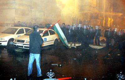 Ostrom az MTV székház ellen-stock-foto