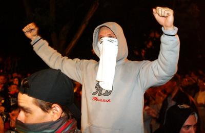 Ostrom az MTV székház ellen-stock-foto