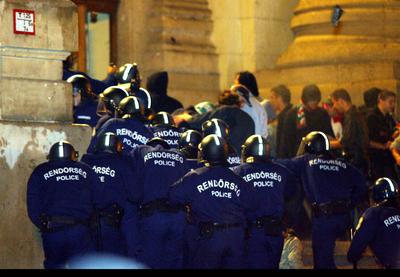 Ostrom az MTV székház ellen-stock-foto