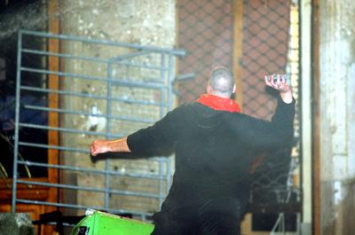 Ostrom az MTV székház ellen-stock-foto