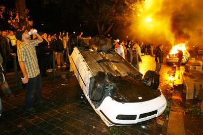 Ostrom az MTV székház ellen-stock-foto