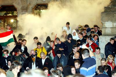 Ostrom az MTV székház ellen-stock-foto