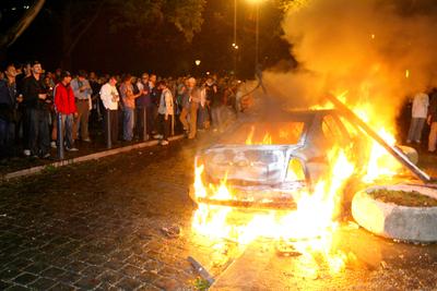 Ostrom az MTV székház ellen-stock-foto