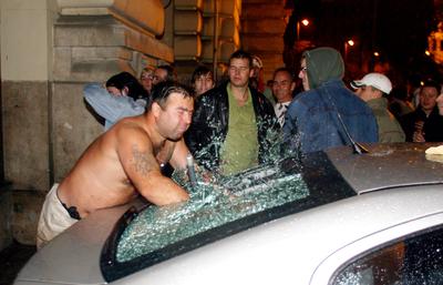 Ostrom az MTV székház ellen-stock-foto