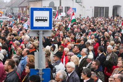 Felavatták a nagytétényi Országzászlót-stock-foto