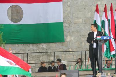 Felavatták a nagytétényi Országzászlót-stock-foto