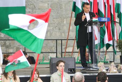 Felavatták a nagytétényi Országzászlót-stock-foto