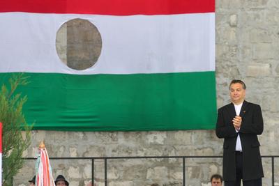 Felavatták a nagytétényi Országzászlót-stock-foto