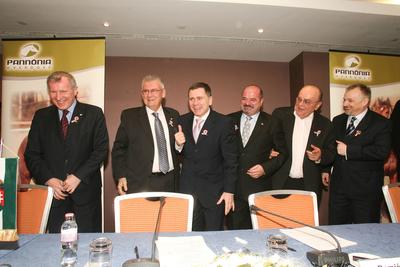 Magyar vállalkozók fogtak össze Overdose érdekében-stock-foto