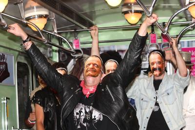 Nagy Ferók a metróban-stock-foto