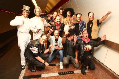 Nagy Ferók a metróban-stock-foto