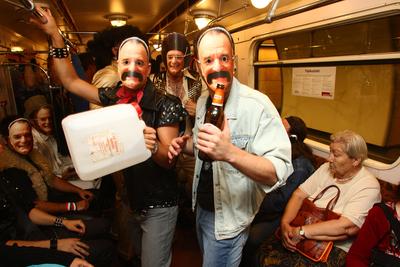 Nagy Ferók a metróban-stock-foto