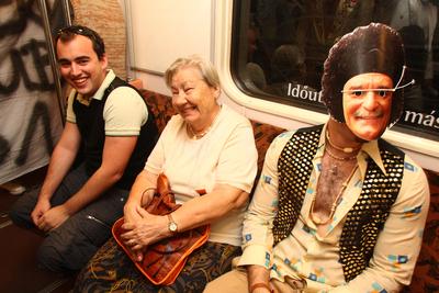 Nagy Ferók a metróban-stock-foto