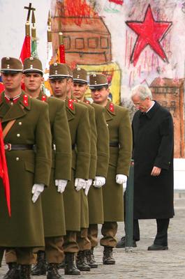 Megemlékezés a Felvonulási téren-stock-foto