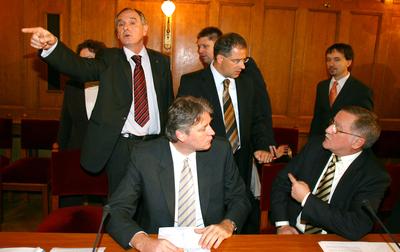 Önkormányzati egyezető fórum a Parlamentben-stock-foto