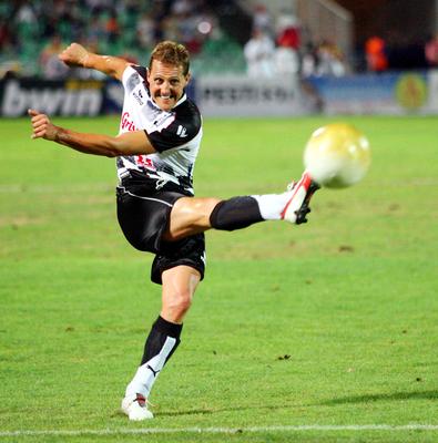 A pilóták nyerték a jótékonysági labdarúgó-mérkőzést-stock-foto