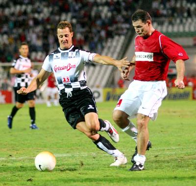 A pilóták nyerték a jótékonysági labdarúgó-mérkőzést-stock-foto