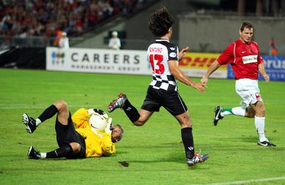 A pilóták nyerték a jótékonysági labdarúgó-mérkőzést-stock-foto