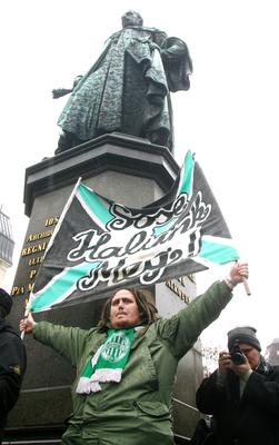 Fradi-drukkerek tüntettek a PM előtt-stock-foto