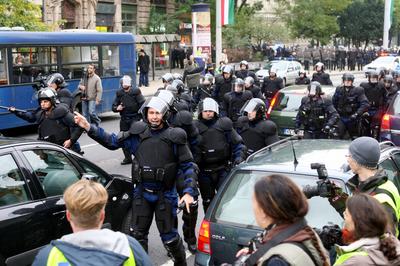Hídblokád és tüntetés a belvárosban-stock-foto